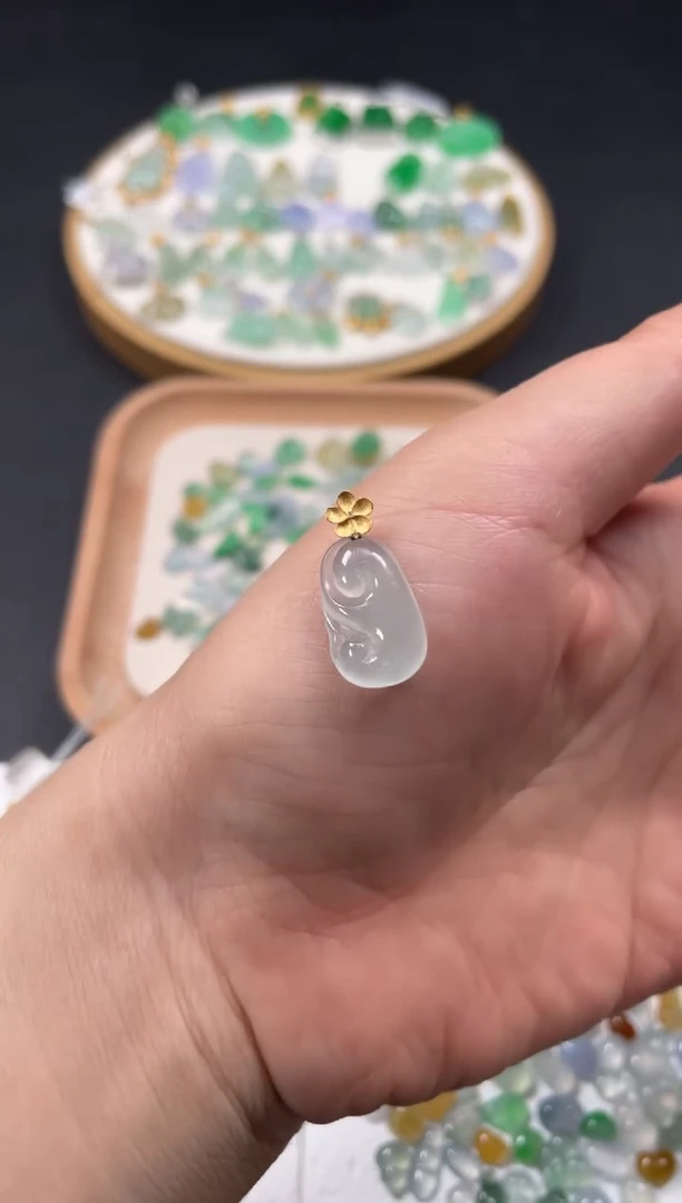 吊坠(不含链)18K金镶嵌翡翠一个JK215