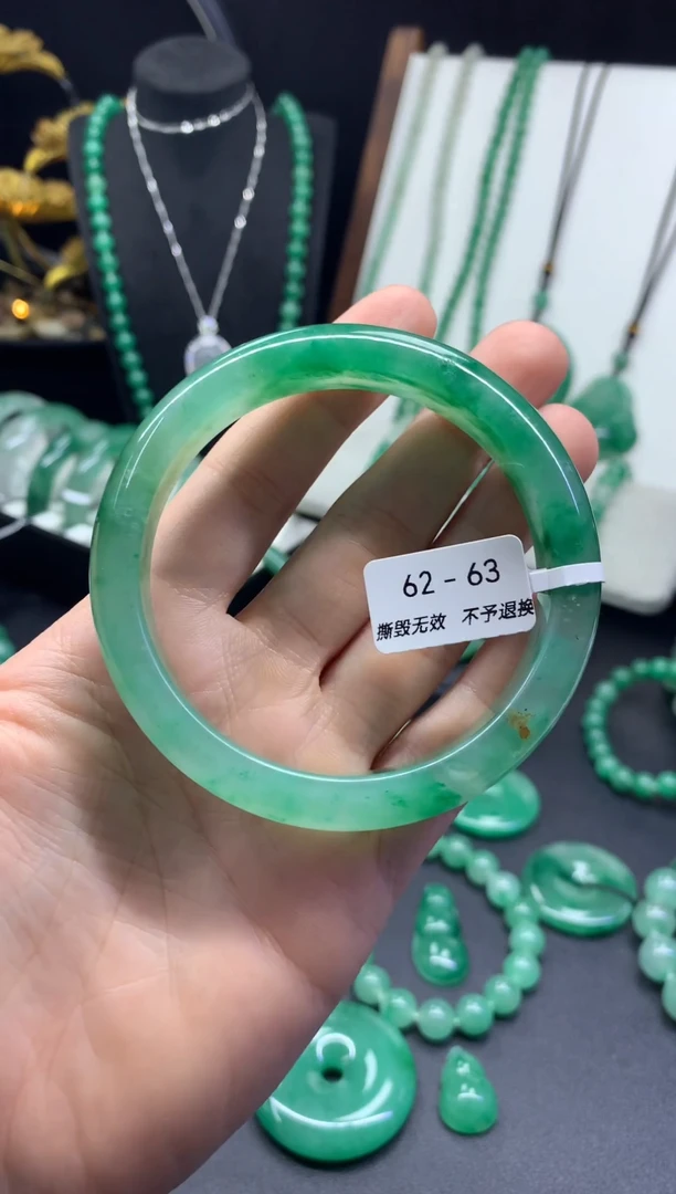 未镶嵌手镯石英质玉（非洲翠）62-63圈口