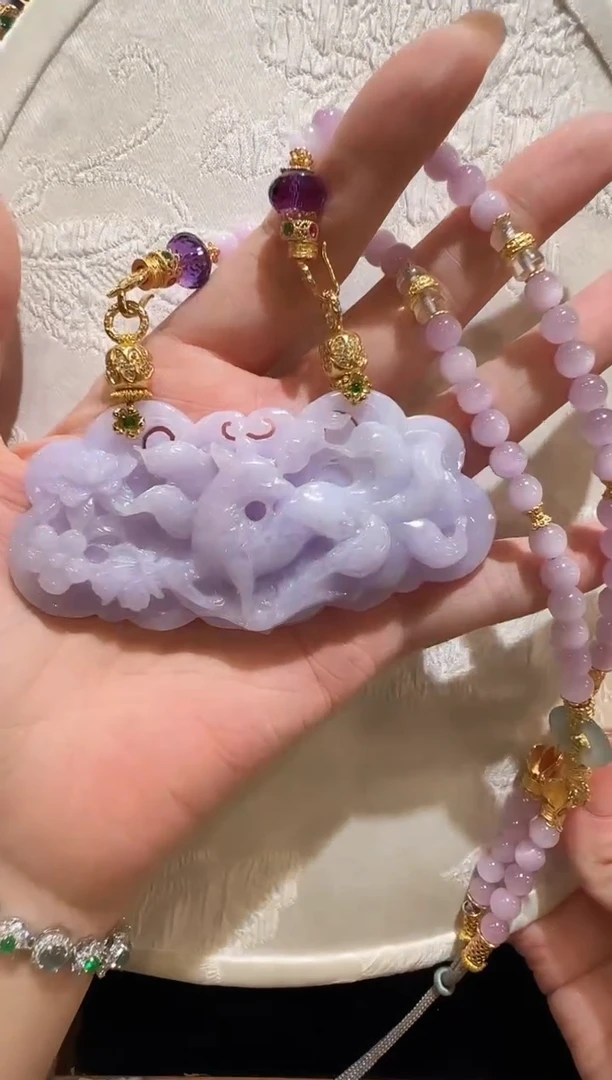 翡翠未镶嵌颈饰国风