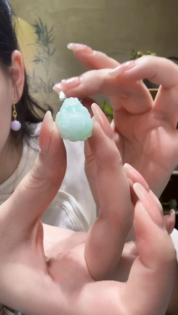 翡翠未镶嵌颈饰吊坠