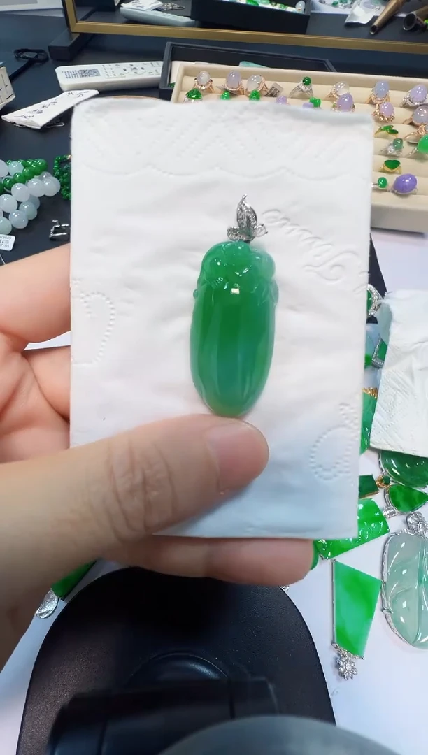 吊坠(不含链)18K金镶嵌翡翠4800