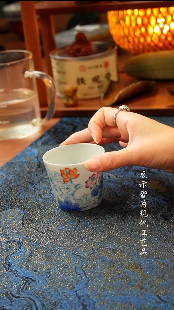 景德镇陶瓷荷花斗彩直口杯