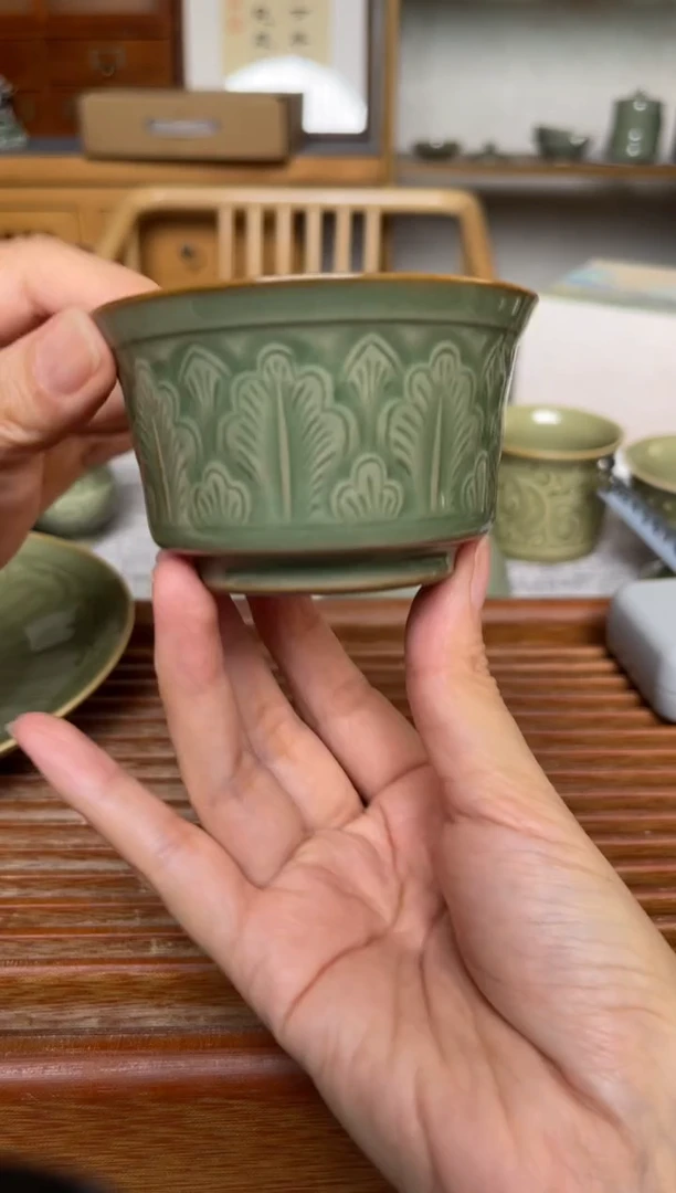瓷器秘色蕉叶纹马蹄杯 微瑕