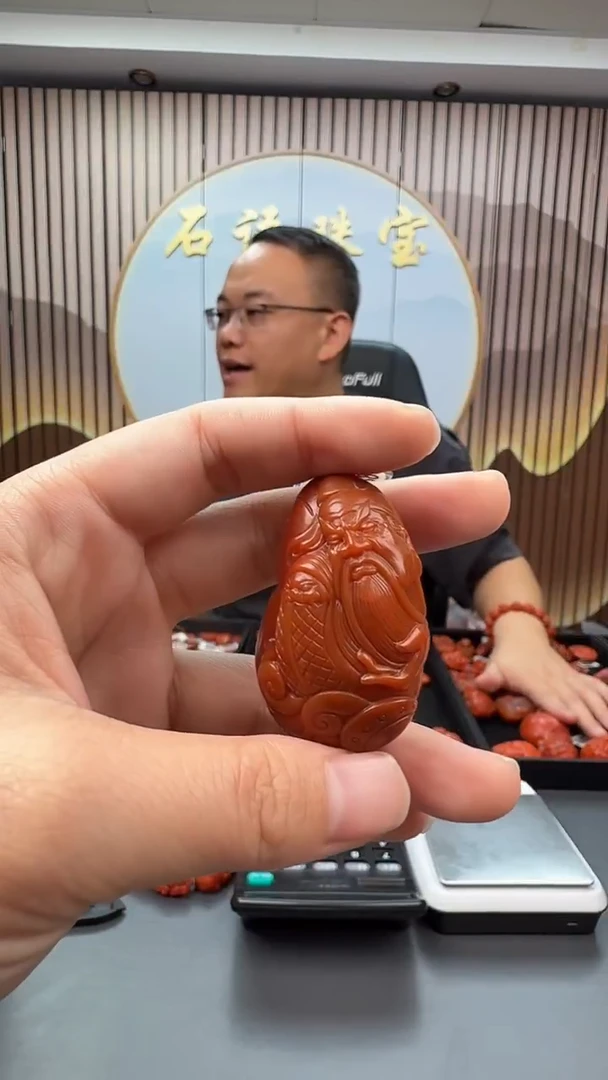 未镶嵌雕刻南红玛瑙138ZB1029产品一个