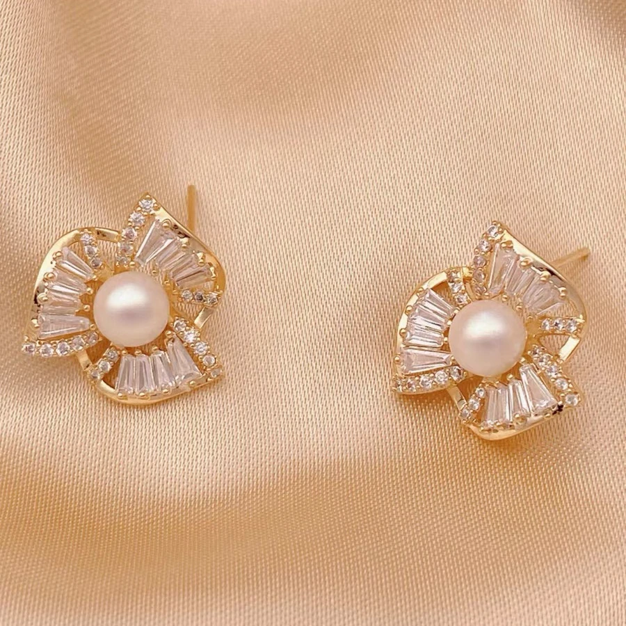 铜合金耳饰 经典百搭镂空锆石耳钉简约时尚高级感气质小众耳饰C23