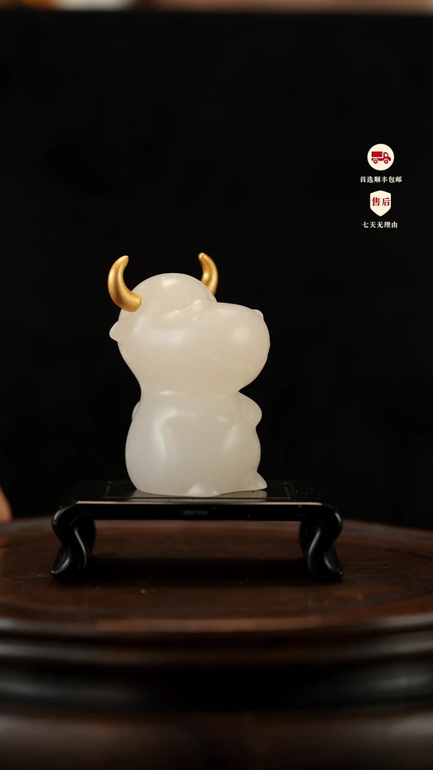 云南石荔枝白雕刻：生肖牛摆件
