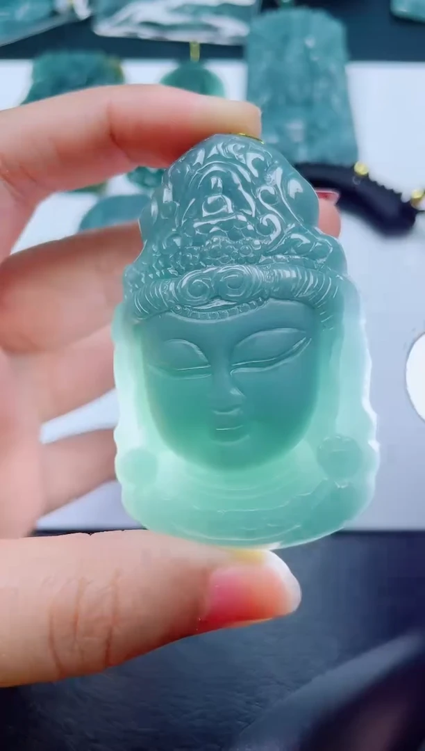 翡翠未镶嵌颈饰