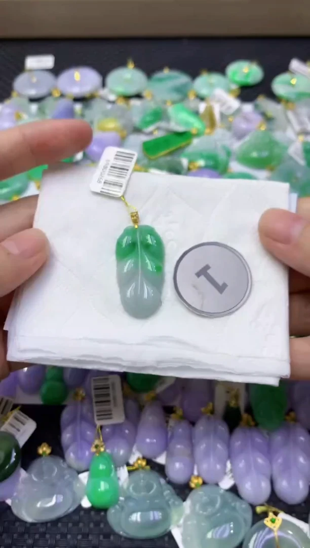 颈饰18K金镶嵌翡翠天然缅甸翡翠A货