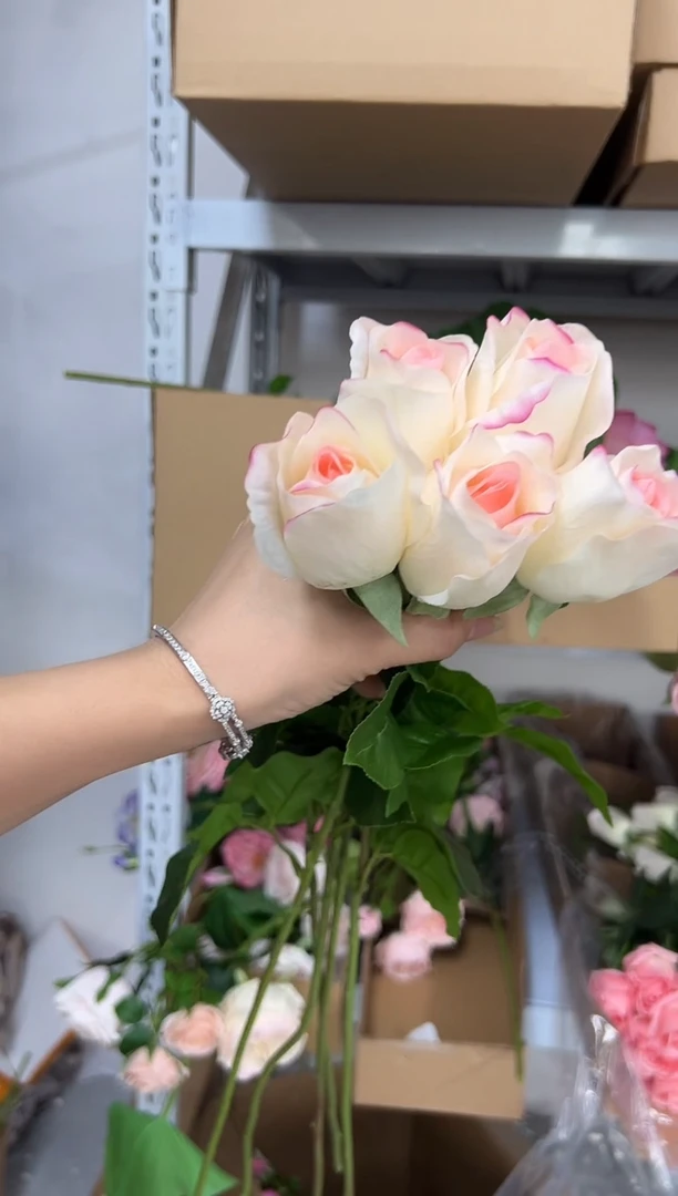 ಇ***࿐5枝奶粉手感保湿花苞