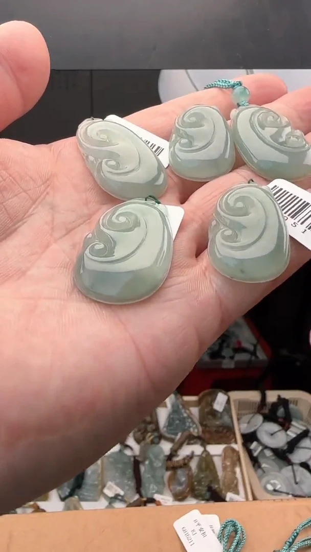 颈饰未镶嵌翡翠天然翡翠多样性发其一（小如意）