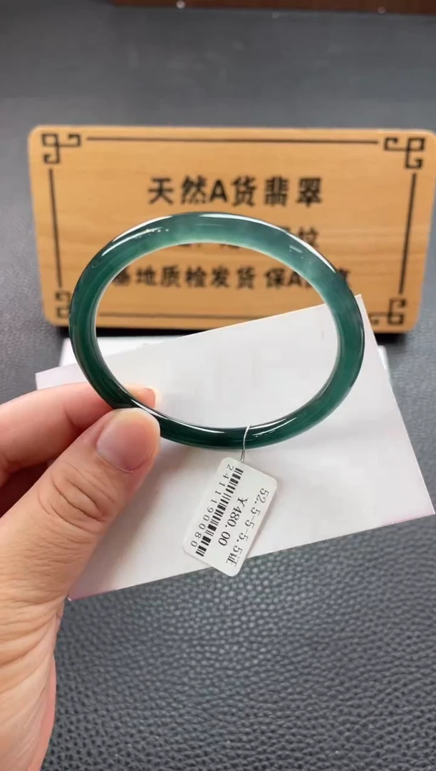 翡翠手镯未镶嵌翡翠手镯一只