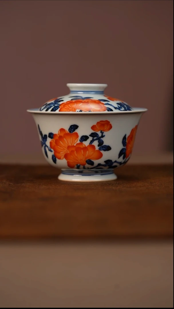 瓷又见春风青花矾红石榴花盖碗