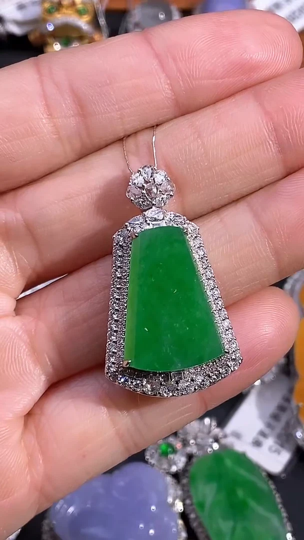 【闪购商品】翡翠吊坠(不含链)18K金镶嵌吊坠