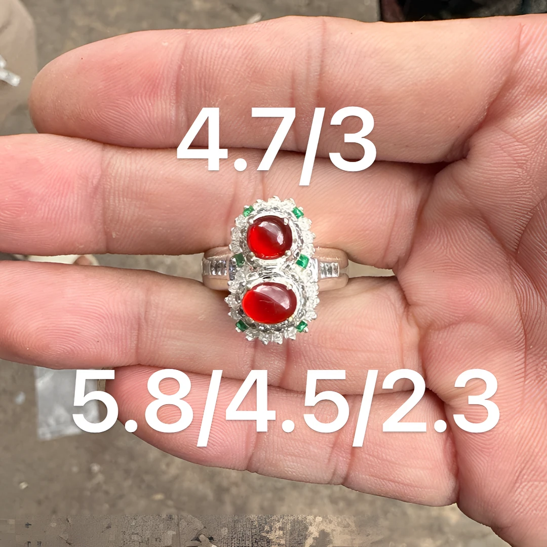 0725(小哪吒在源头)高冰种翡翠红翡戒面共两颗干净杠味荧光足M40