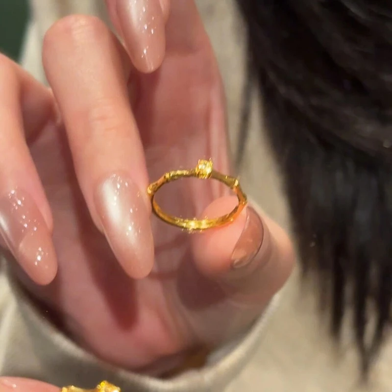 铜合金戒指 精致竹节黄方糖闪钻戒指女法式轻奢复古精致细款戒指