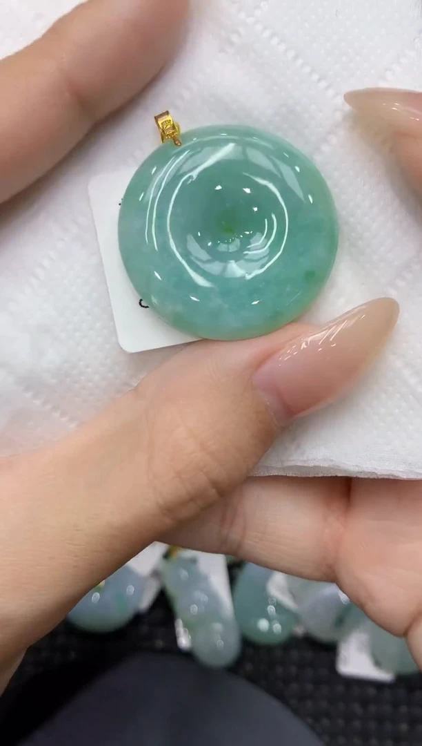 颈饰18K金镶嵌翡翠111111111111