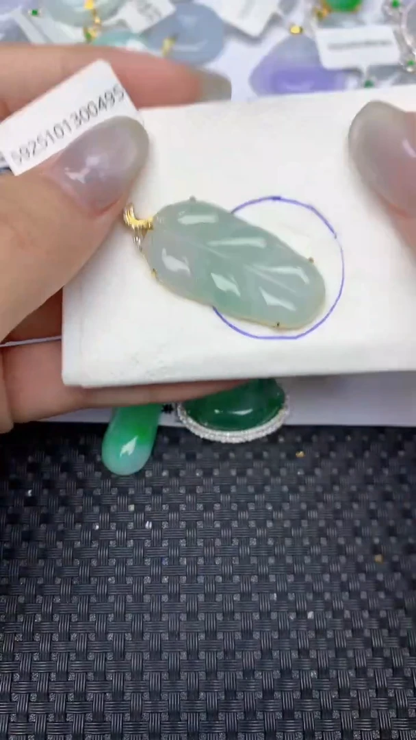 颈饰18K金镶嵌翡翠天然缅甸翡翠a货百元以上9元证书费自理