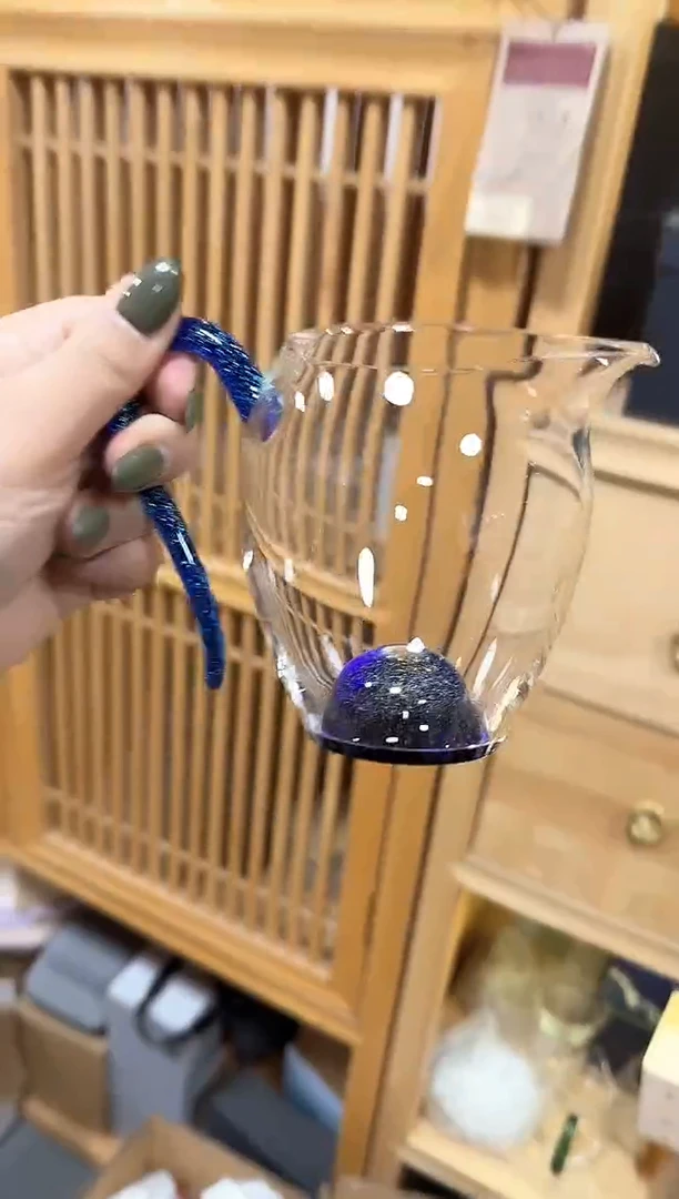 斑斓底珠怡然