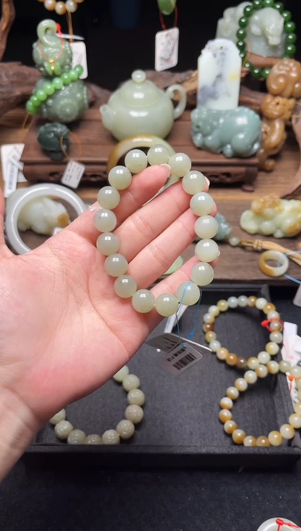 手串未镶嵌和田玉卡12且末青白 圆珠 有瑕疵9009278