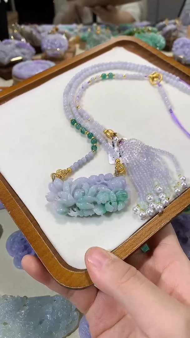 颈饰未镶嵌翡翠吊坠