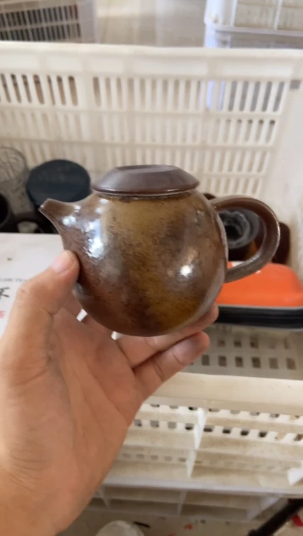 摄影的产品有使用过的痕迹有点脏介意勿拍