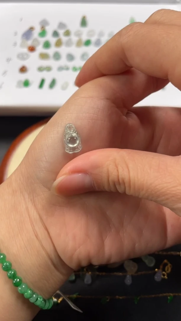 吊坠(不含链)18K金镶嵌翡翠一个JK519