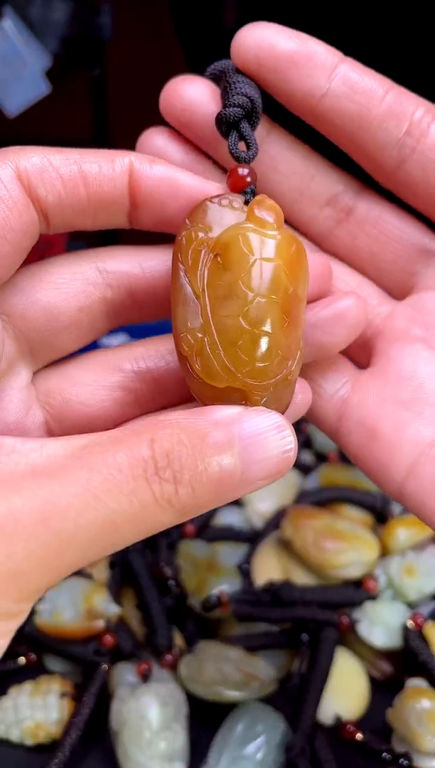 和田玉未镶嵌颈饰1