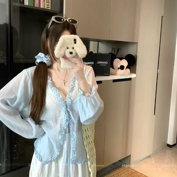 2025夏季新款温柔木耳边V领系带薄款浅蓝衬衫女面料防晒小众开衫