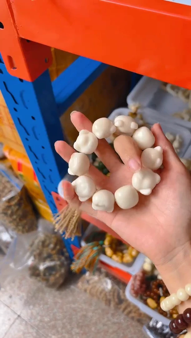 吊坠菩提根/象牙果白色熊头单圈