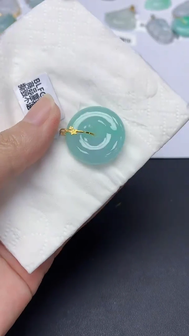 翡翠18K金镶嵌颈饰天然缅甸a货翡翠