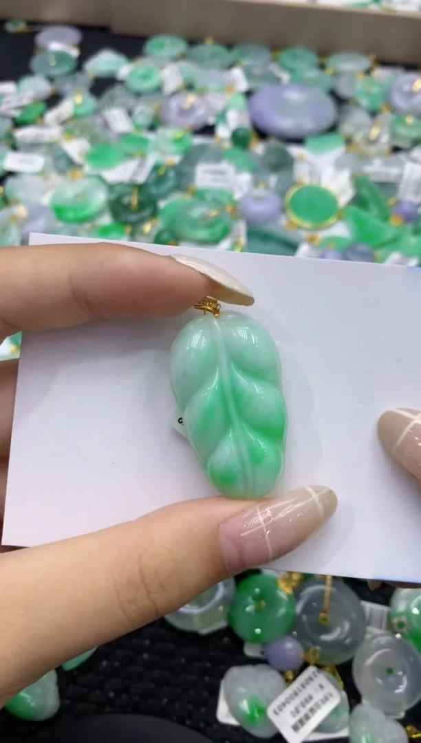 颈饰18K金镶嵌翡翠天然缅甸翡翠A货