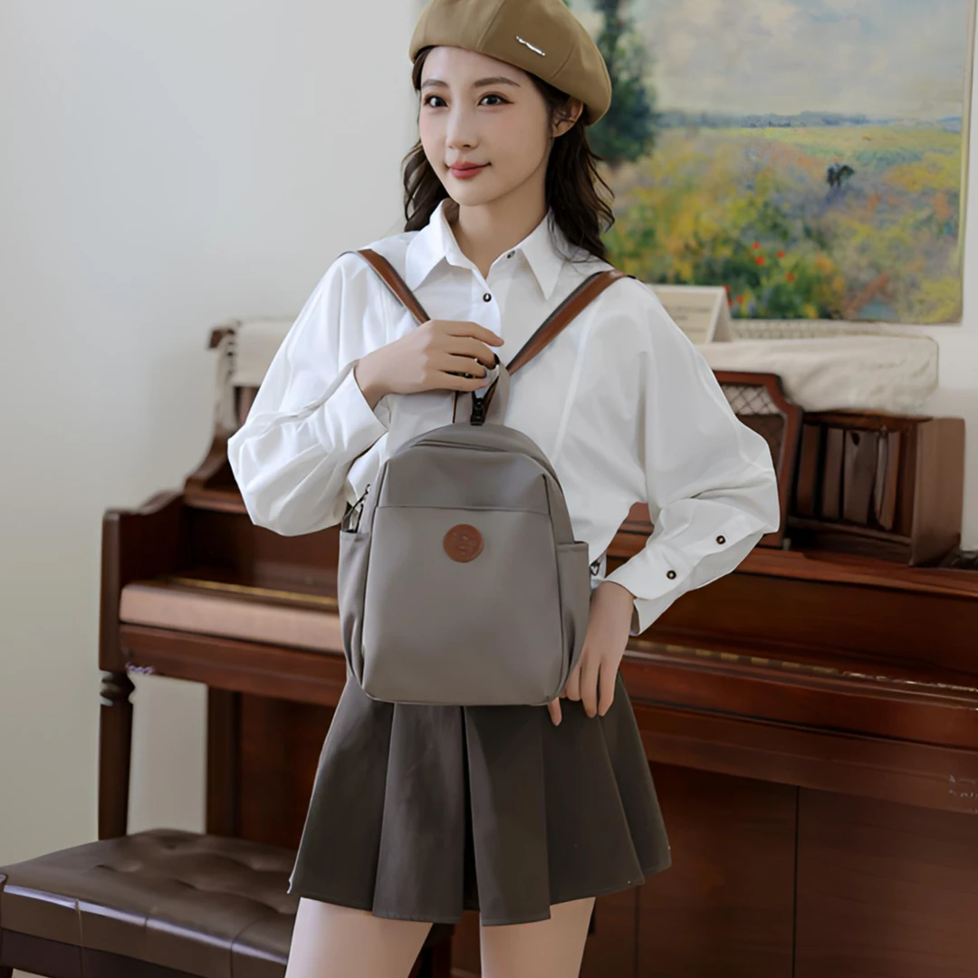 2025新款外出旅游女士休闲百搭双肩包女大容量轻便旅行出游小背包