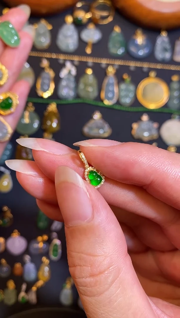 翡翠18K金镶嵌颈饰天然A货翡翠