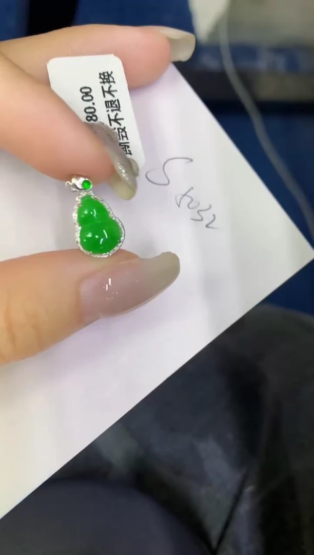 翡翠18K金镶嵌颈饰缅甸天然翡翠A货