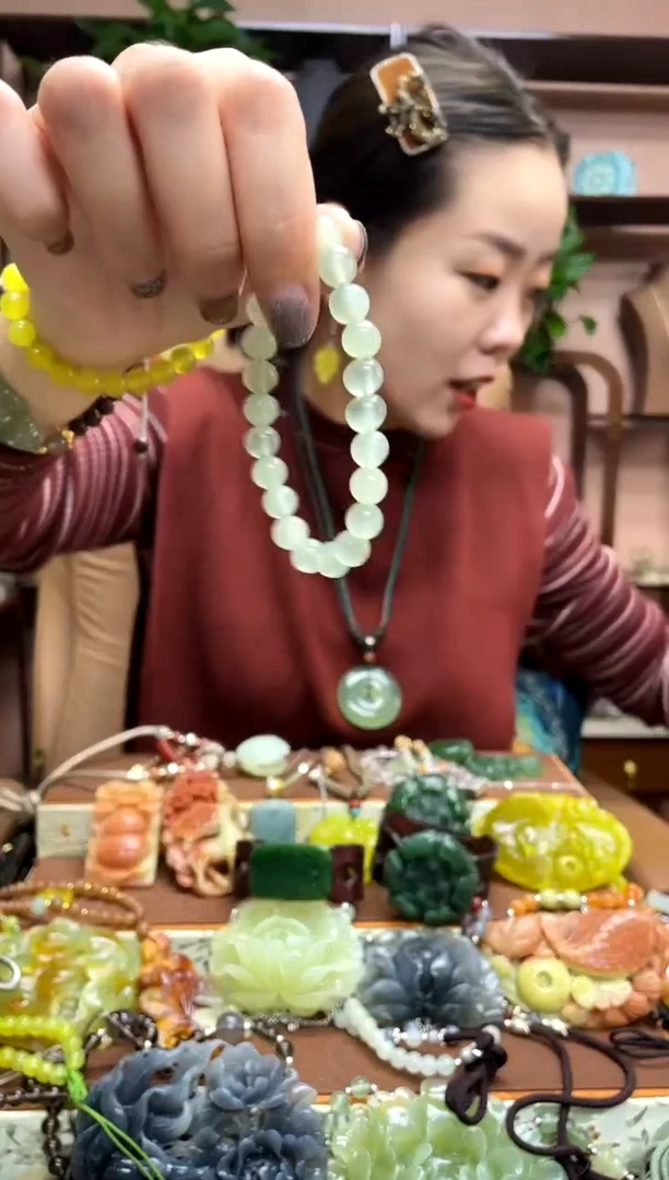 未镶嵌岫玉颈饰·