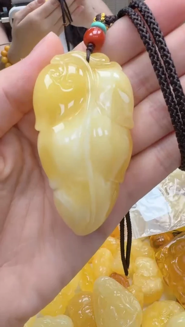 裸石琥珀未镶嵌如图