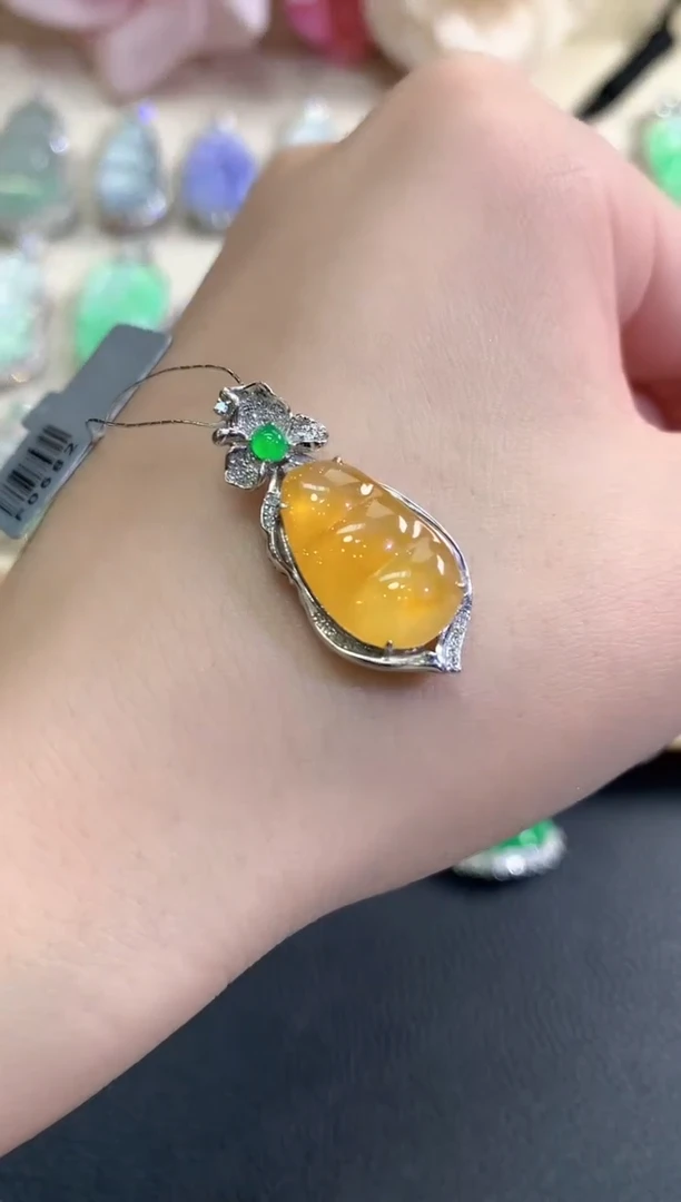 吊坠(不含链)18K金镶嵌翡翠秋日珠宝w44