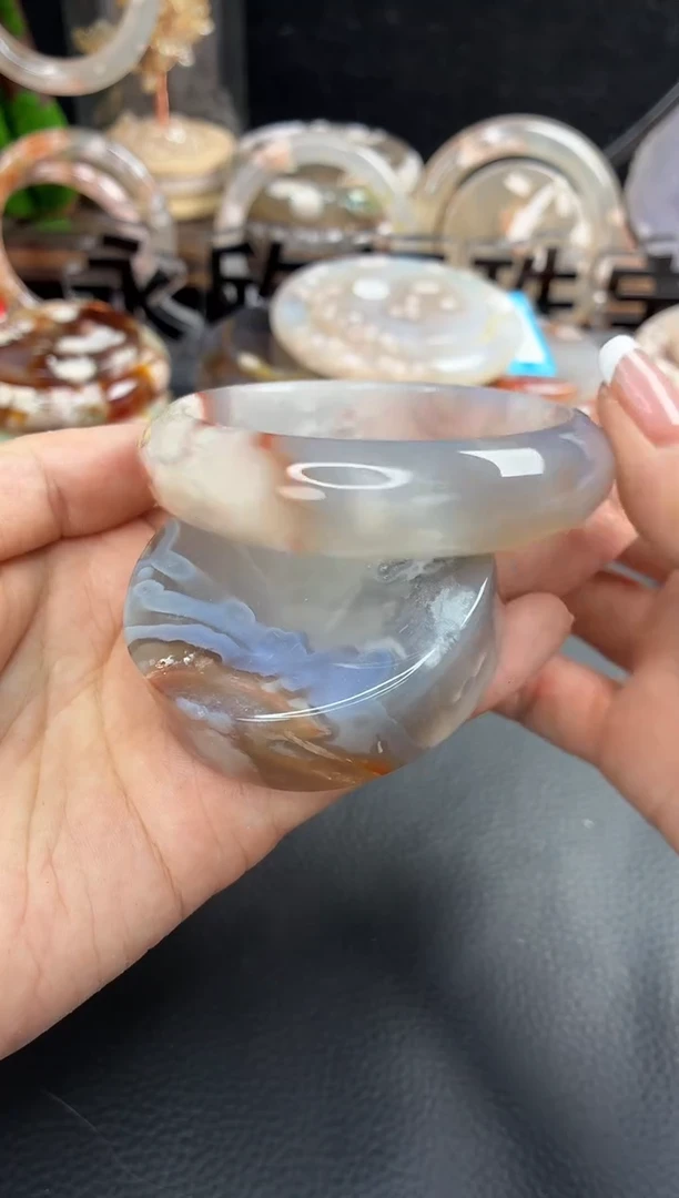 未镶嵌手镯（圆镯）石英质玉55