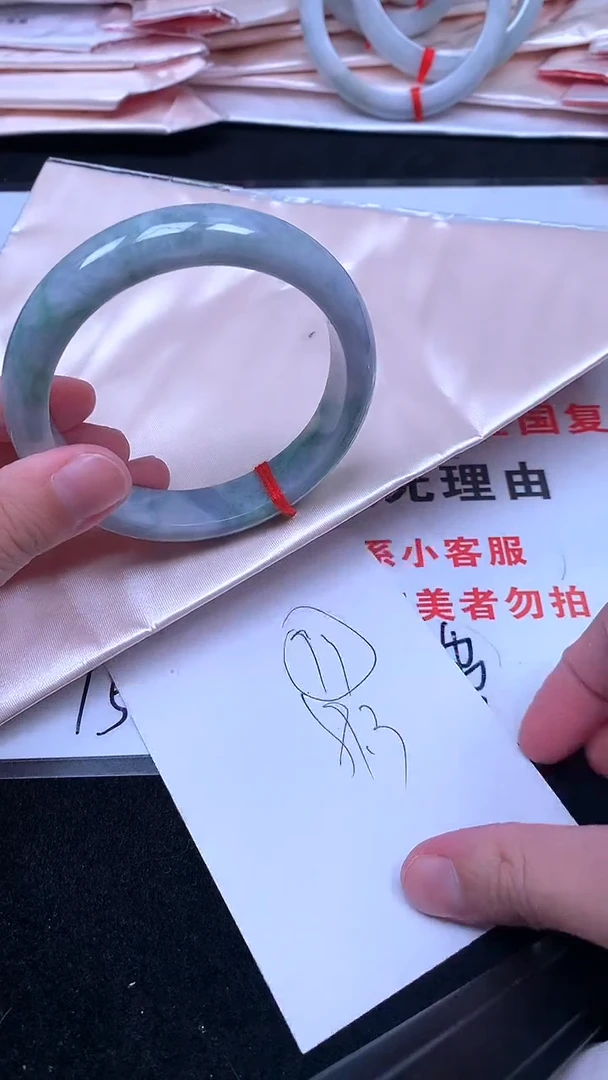 未镶嵌手镯翡翠.