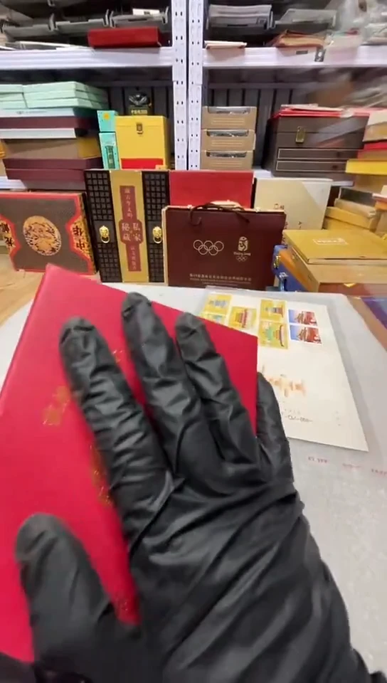 其他普通金属抗  70周年专用徽章