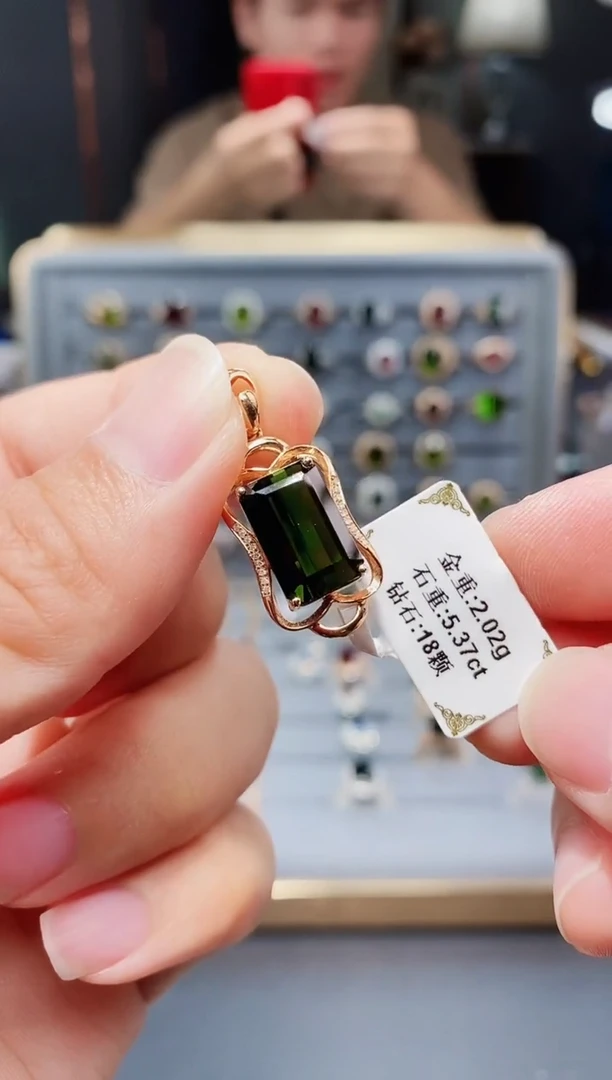 18K金镶嵌颈饰碧玺5.37.