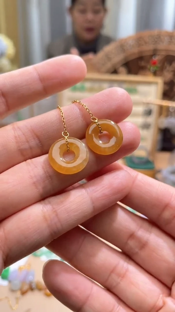 【闪购商品】翡翠颈饰未镶嵌甜甜圈一对