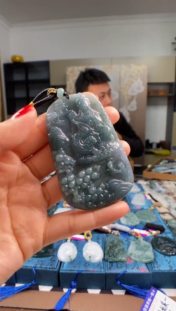 颈饰未镶嵌翡翠 多样性发其一