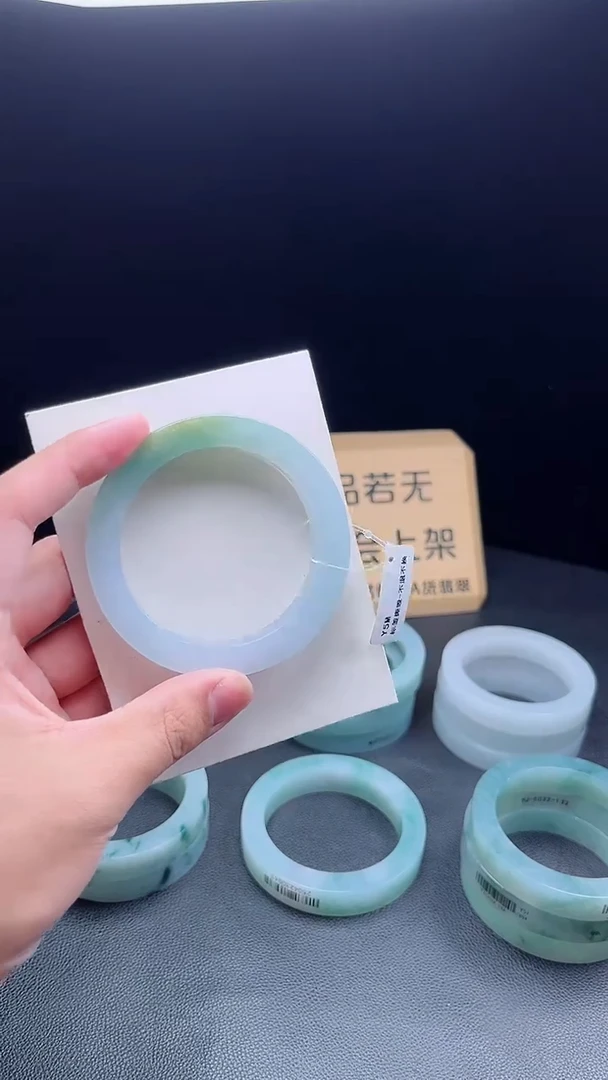 未镶嵌手镯定制翡翠y****5定制