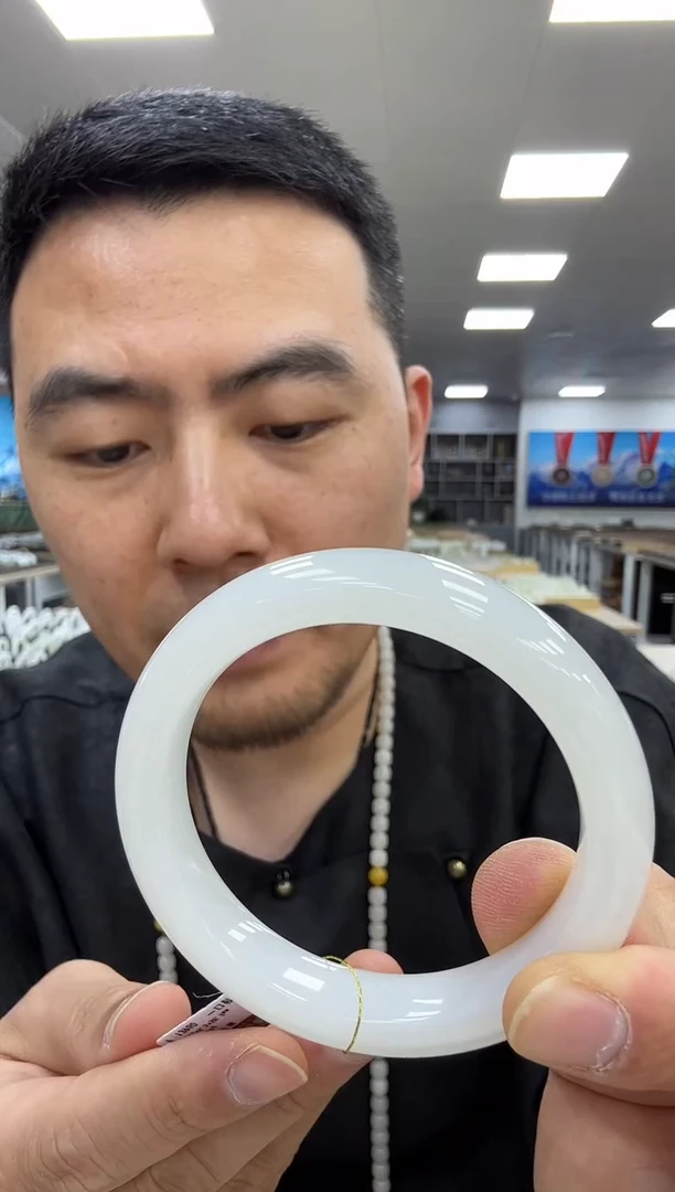 和田玉手镯未镶嵌58.5  185