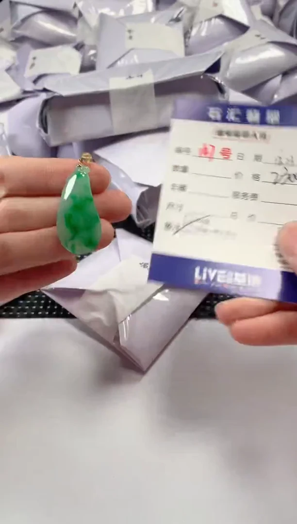 颈饰18K金镶嵌翡翠1