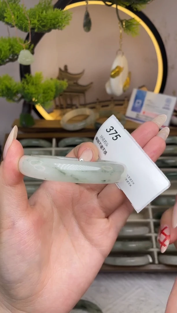 未镶嵌手镯石英质玉375