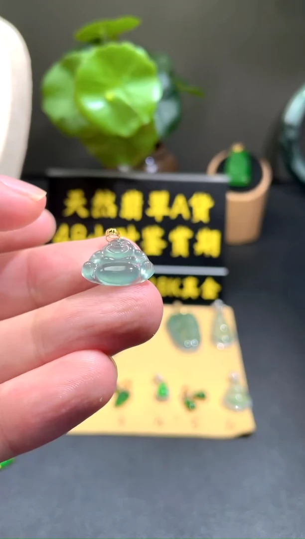 颈饰18K金镶嵌翡翠翡翠A货