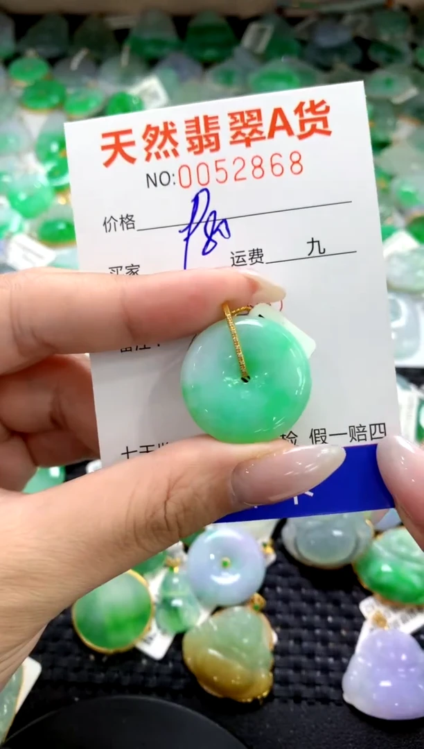 翡翠18K金镶嵌颈饰1111111111111111