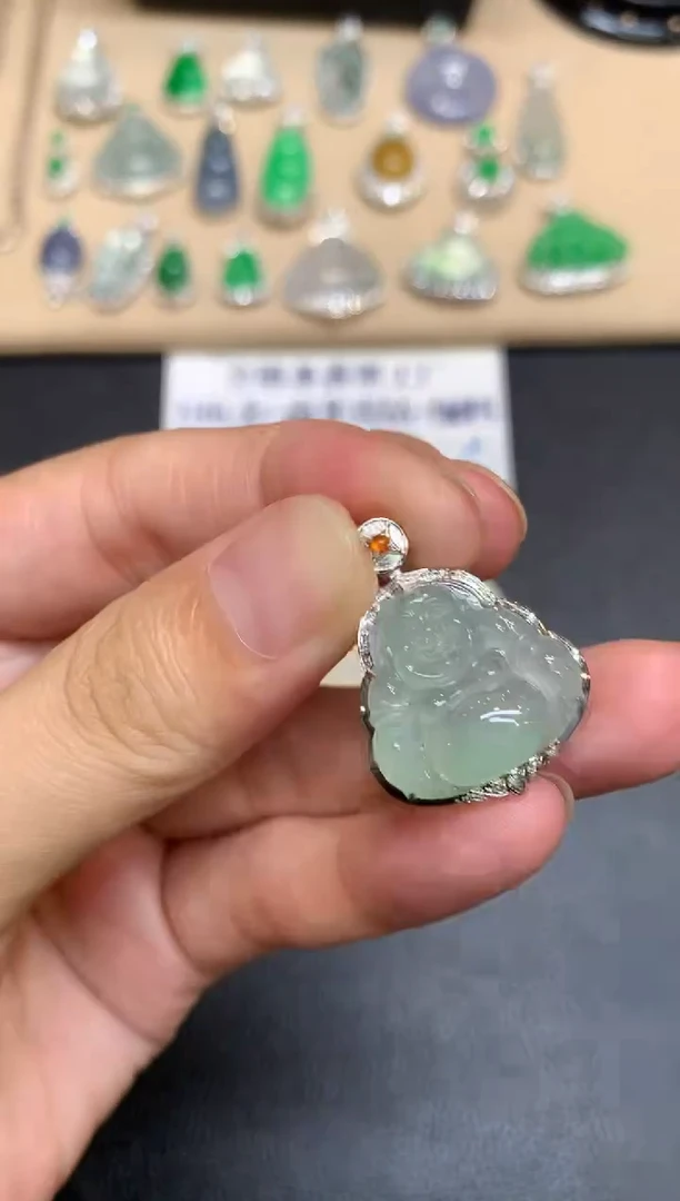 颈饰18K金镶嵌翡翠佛公【无服务费【48小时鉴赏期】